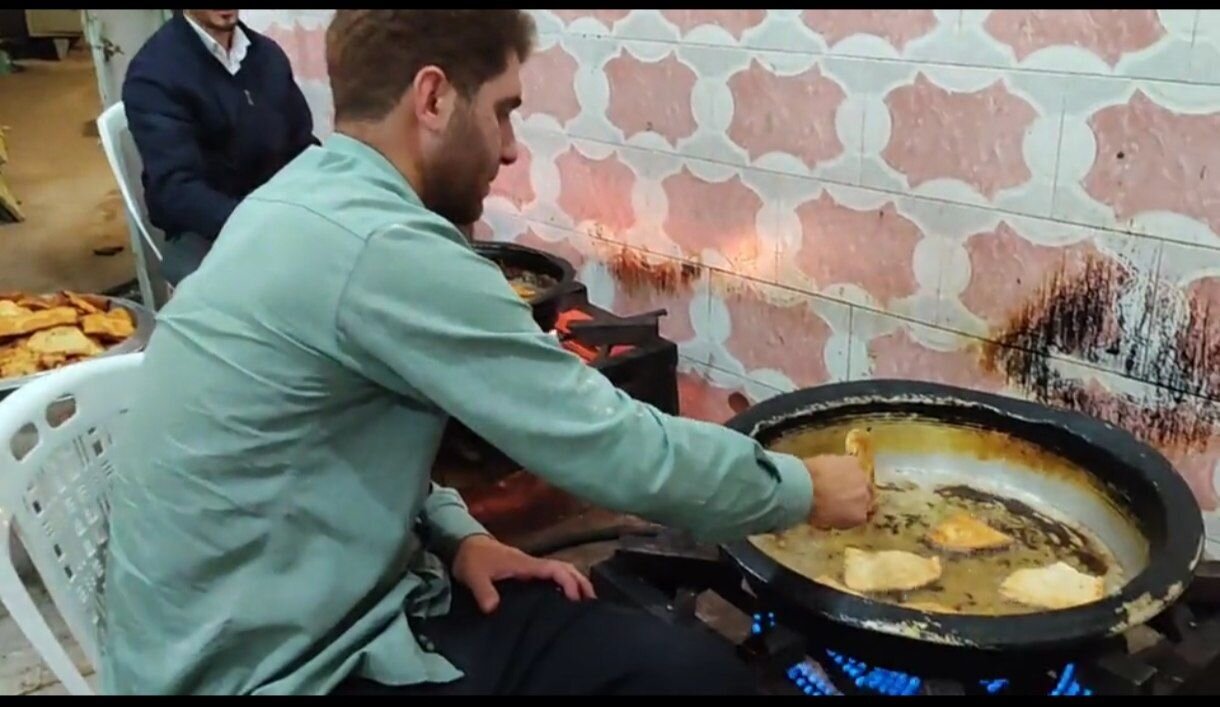 پخت ۶ هزار قرص نان روغنی توسط جوانان کردستانی به مناسبت عید غدیر